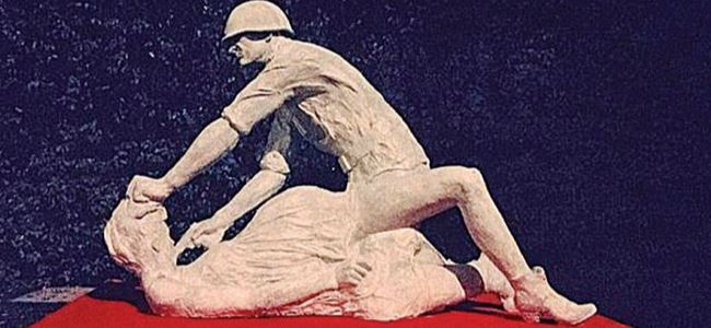Tecavüz heykeli Polonya’yı Karıştırd