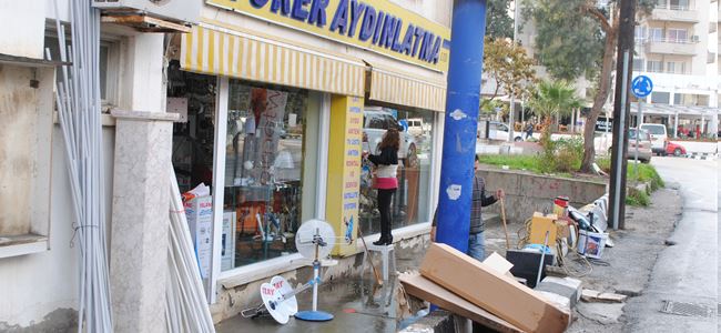 Girne’de dükkan sahipleri perişan oldu