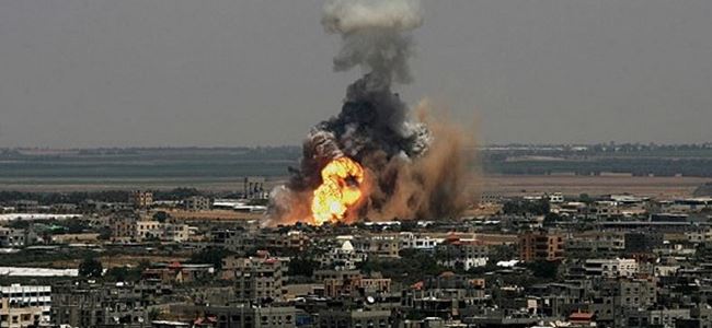 İsrail Gazze'yi vurdu