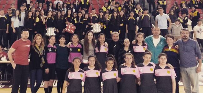 Futsal genç kızlarda şampiyon belli oluyor