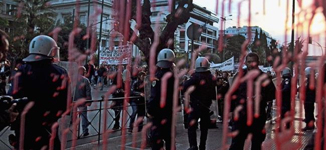 Atina'da göçmenlere destek yürüyüşü düzenledi