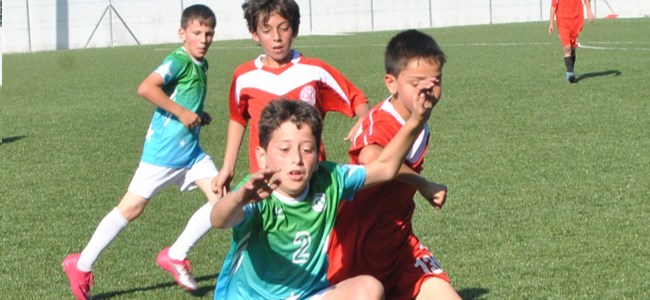 Çocuklardan Futbol Resitali