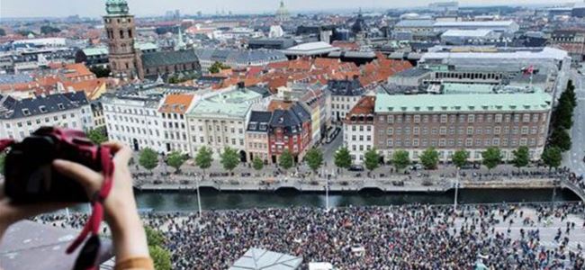 Danimarka'da 30 bin kişi mültecilere destek için toplandı
