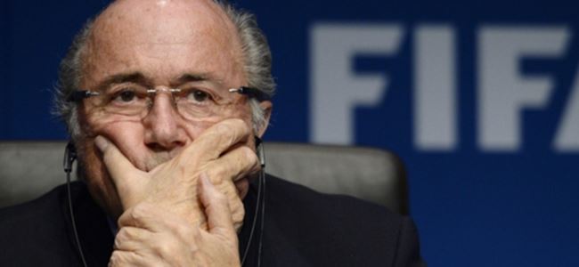 FIFA Etik Komitesi Sepp Blatter'in üyeliğini geçici olarak askıya aldı