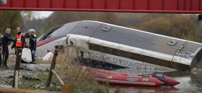 Fransa'da tren raydan çıktı: 10 ölü