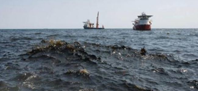 Tonlarca Petrol Denize Aktı