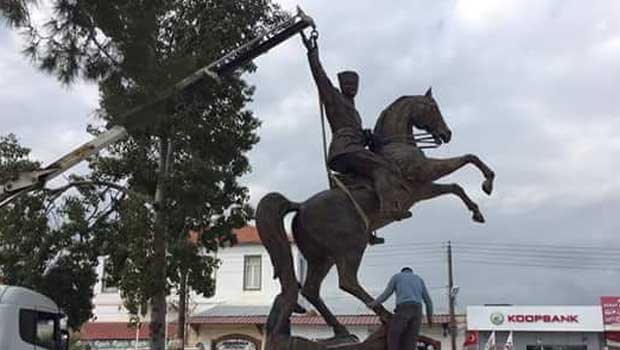 Atatürk heykeli