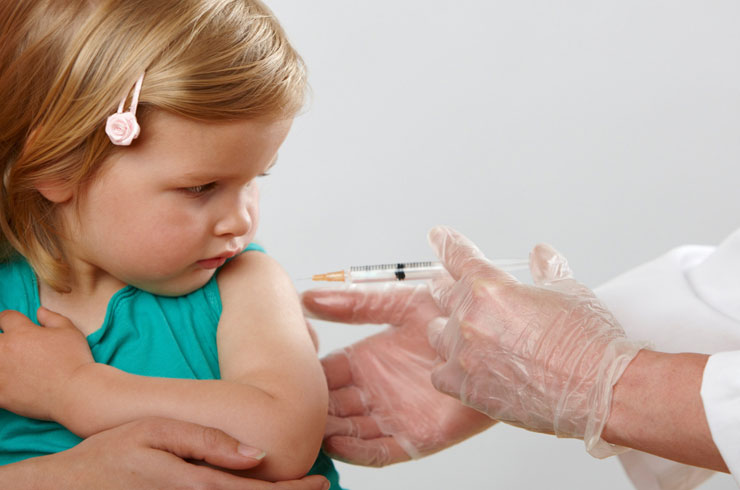 Aşı Tartışması: Çocuklara Aşı Yaptırmalı mı? Riskleri ve Otizm İlişkisi