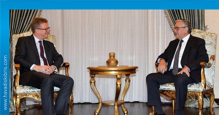 Cumhurbaşkanı Mustafa Akıncı, İngiliz Yüksek Komiseri Stephen Lillie’yi kabul etti Akıncı Kıbrıs Türk tarafının itirazlarının daha önce de aktarıldığını hatırlattı