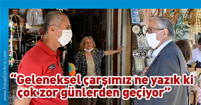 Cumhurbaşkanı Mustafa Akıncı Lefkoşa Belediye Başkanı Mehmet Harmancı ile birlikte Arasta esnafını ziyaret etti