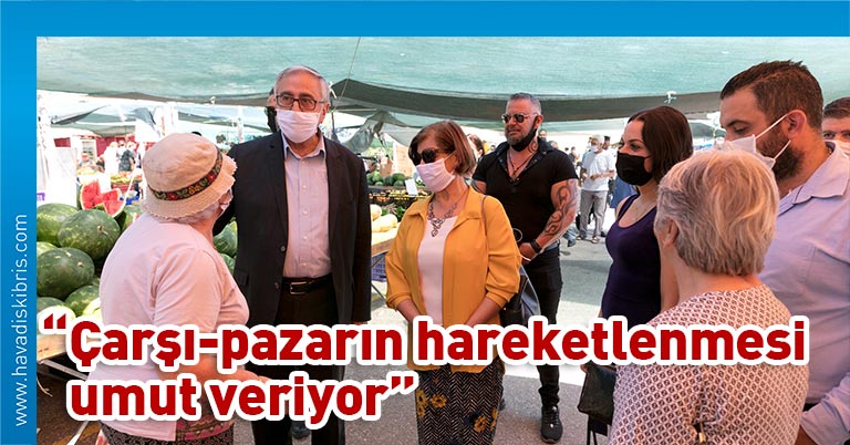 Cumhurbaşkanı Mustafa Akıncı, İskele açık pazarında, İskele Bölge Muhtarı Sermet Nereli ile yurttaşlar ve esnafla buluştu