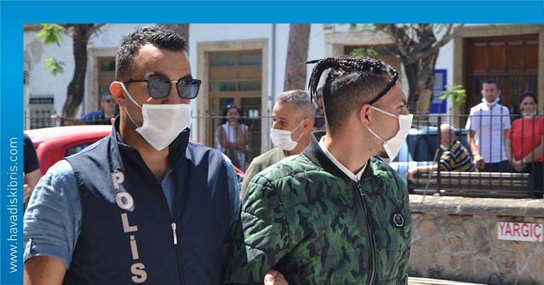 Girne’de meydana gelen yaralama, kavga ve sarhoşluk meselesi ile ilgili olarak tutuklanan zanlılar Doğuş Canbolat, Marleigh George, Kubilay Reece, Erdoğan Hüseyin Candaş, Simay Taşkın, Tanya Lydia Ilancaster, Mehmet Yıldırım ve Chriwat Champakun tutuklanmalarının ardından dün mahkeme huzuruna çıkarıldılar