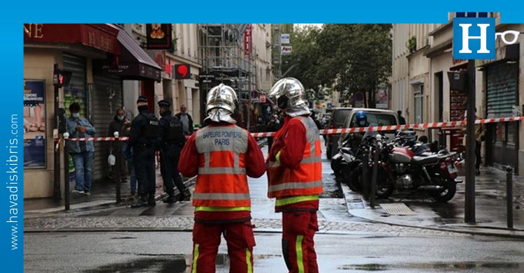 Paris'te bıçaklı saldırı