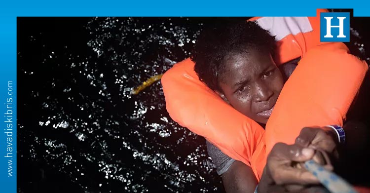 Lampedusa adasına üç teknede 200'ü aşkın sığınmacı ulaştı