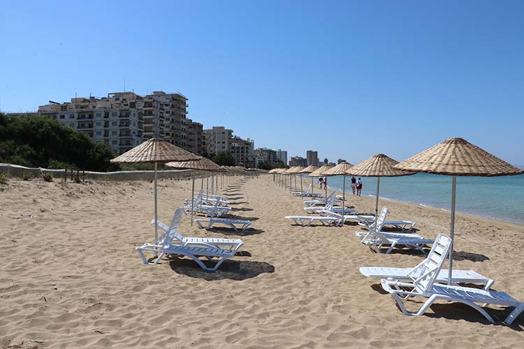 kapalı maraş'ta iki plaj hizmete açılıyor