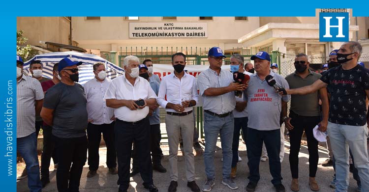 Telekomünikasyon Dairesi çalışanları sendikası (TEL-SEN), Telekomünikasyon Dairesi'nde özelleştirilmeye gidileceği gerekçesiyle bugün 2 saatlik uyarı grevi yaptı.