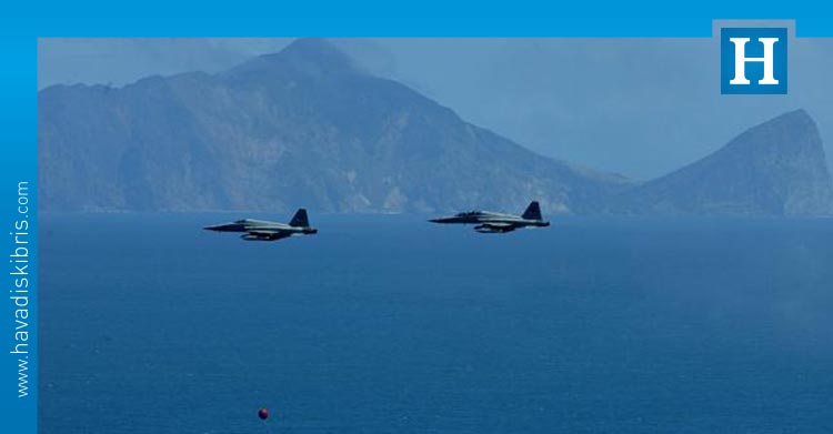 Çin'in 10 uçağı Tayvan hava sahasını ihlal etti
