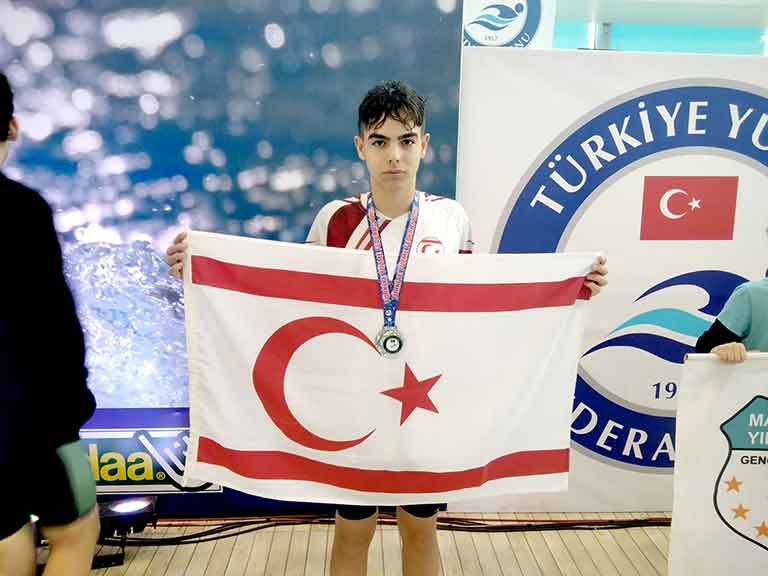 Kıbrıslı yüzücüler Türkiye'de-zirvede