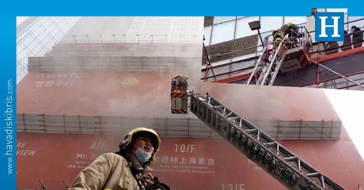 Hong Kong Dünya Ticaret Merkezi'nde çıkan büyük yangında onlarca kişinin mahsur kaldığı açıklandı.