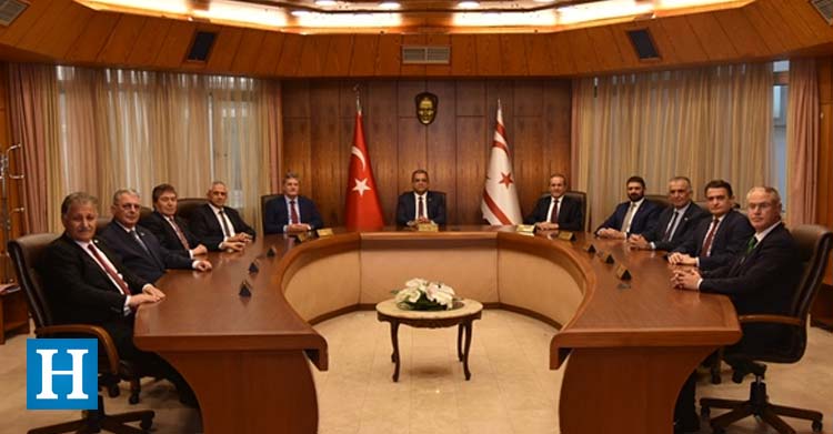 UBP-DP-YDP Hükümeti’nin ilk Bakanlar Kurulu toplantısı Başbakan Faiz Sucuoğlu başkanlığında başladı.