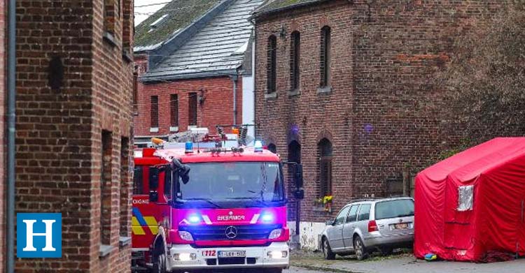 Belçika'da bir evde çıkan yangına müdahale etmek isteyen itfaiyecilerin evde yaşayan kadın tarafından engellendiği, kadının eşinin yangında hayatını kaybettiği bildirildi.