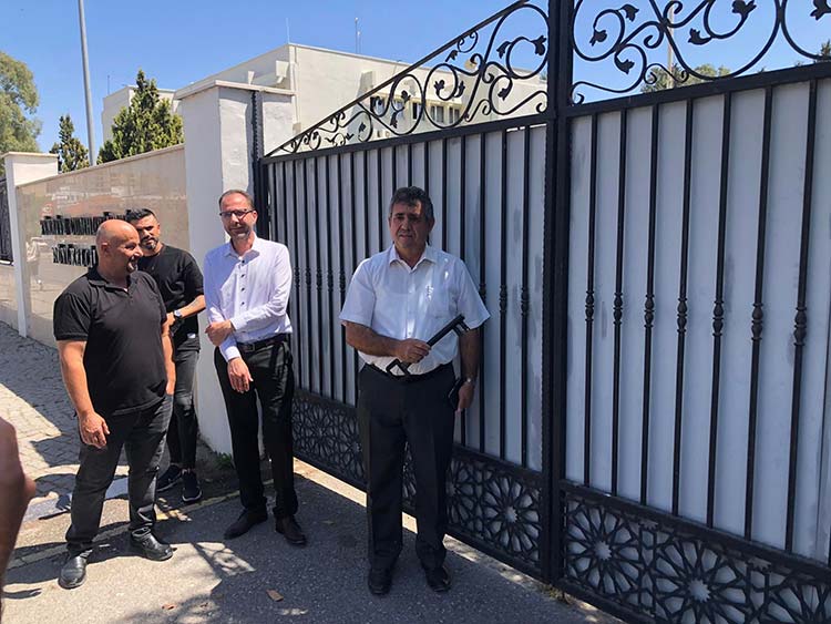 ktös elçilik önünde eylem
