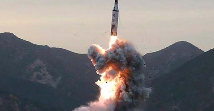 Kuzey Kore peş peşe 8 balistik füze fırlattı