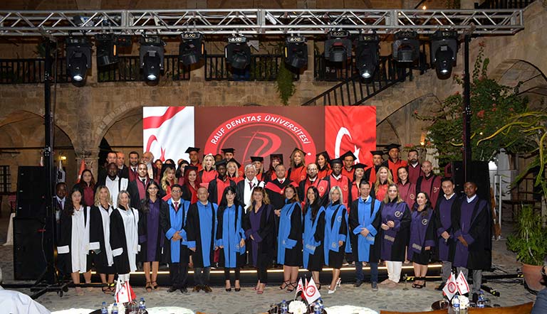 Rauf-Denktaş-Üniversitesi-mezuniyet