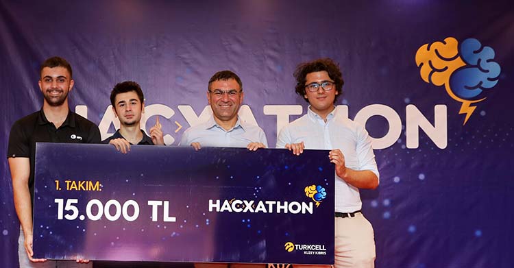 Turkcell HaCXathon’da öğrenciler fikirleriyle yarıştılar. Kuzey Kıbrıs’ta gerçekleşen ve 3 takımı ödülle buluşturan HaCXathon üniversiteden yüzlerce başvuru aldı.