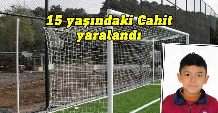 Gazimağusa’da bir futbol sahasında gol sevincini yaşamak için kale direğine asılan ve kale direğinin devrilmesi sonucu yaralanan 15 yaşındaki Cahit Ahmet CANGÜN yoğun bakıma alındı.