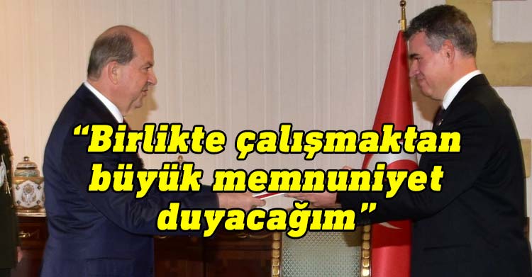 Türkiye Cumhuriyeti Lefkoşa Büyükelçisi Prof.Dr. Metin Feyzioğlu, Cumhurbaşkanı Ersin Tatar’a güven mektubunu sundu.