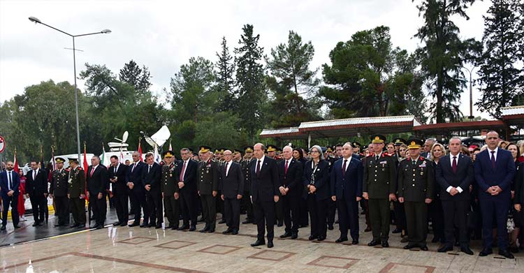 Ulu Önder Atatürk Lefkoşa Atatürk Anıtı önünde düzenlenen törenle anıldı