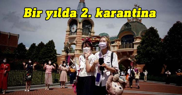 Çin'in Şanghay kentinde yer alan Disneyland tema parkı "sıfır-Covid" stratejisi çerçevesinde son bir yılda ikinci kez karantinaya alındı. Ziyaretçilerin negatif test vermeden parktan ayrılamadığı bildirildi.