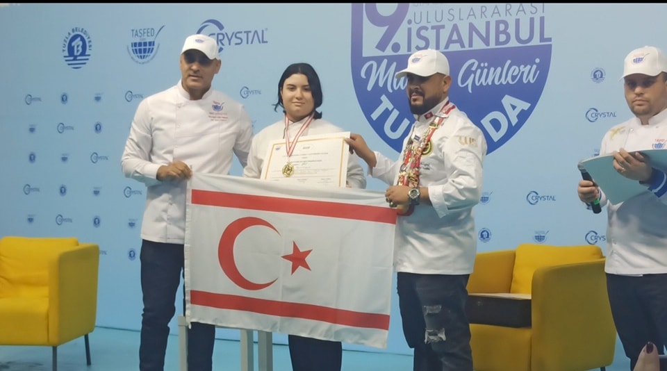 HTL öğrencileri Merve Ersöz ve Ayşenur Şan Makarna dalında çifte altın madalya kazandı.