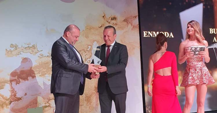 Capital Group Yönetim Kurulu başkanı Tekin Arhun’a 2022 yılı “en başarılı işadamı” ödülü verildi