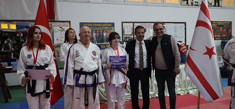 Taekwondoda ödüller verildi