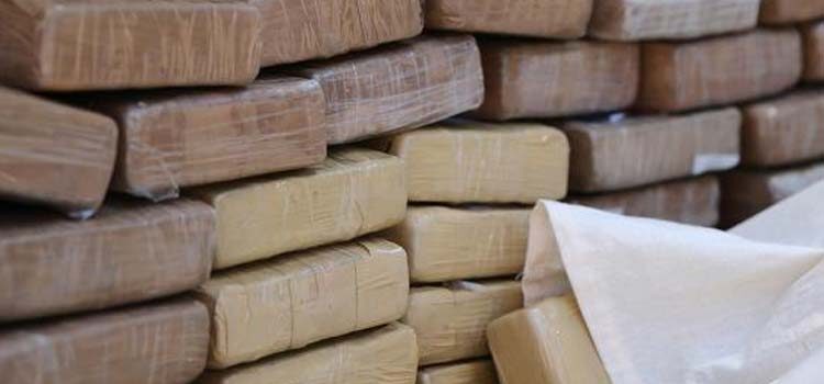 Meksika’da güvenlik güçleri tarafından düzenlenen iki ayrı operasyonda 2,4 ton kokain ele geçirildi.