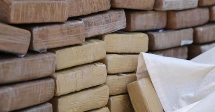 Meksika’da güvenlik güçleri tarafından düzenlenen iki ayrı operasyonda 2,4 ton kokain ele geçirildi.