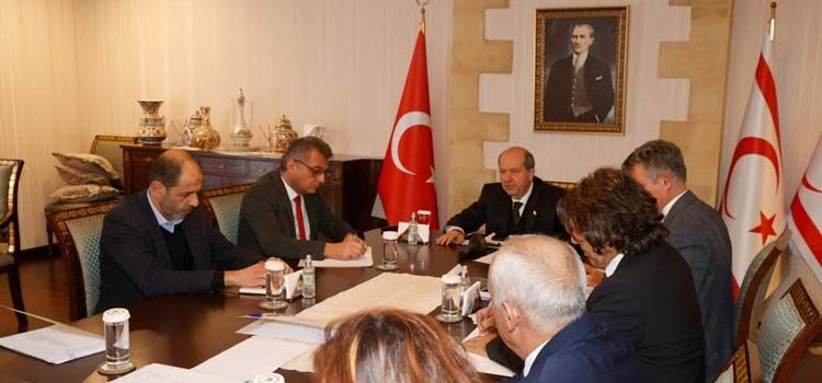 Cumhurbaşkanı Tatar, CTP Genel Başkanı Erhürman ve HP Genel Başkanı Özersay ile bir araya geldi