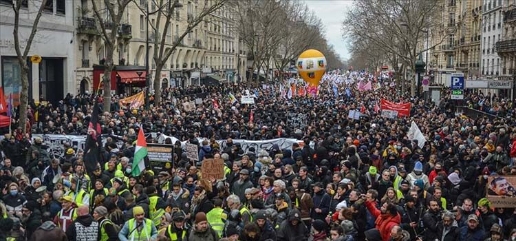 Fransa'da emeklilik reformuna karşı grevler devam ediyor