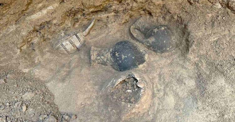 Limasol’da gerçekleştirilen kazılarda Geç Bronz Çağı (M.Ö 1600-1050) dönemine ait mezarlar bulundu.