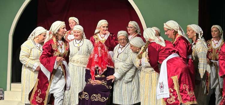Çatalköy - Esentepe Belediyesi Nostalji Halk Dansları Topluluğu, Esentepe ve Çatalköy'de “Kına Gecesi” isimli gösteri düzenledi.