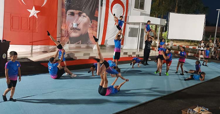 Cimnastikçiler, Sivil Savunma gecesine renk kattılar