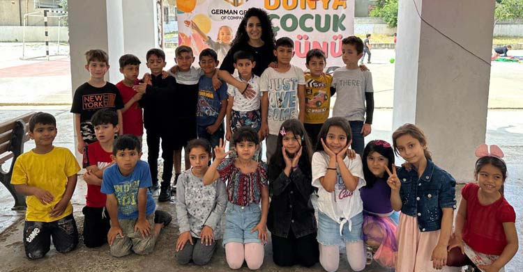Atatürk İlkokulu öğrencileri Dünya Çocuk gününde düzenlenen etkinliklerde doyasıya eğlendi.