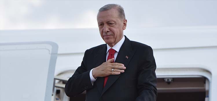 Türkiye Cumhuriyeti Cumhurbaşkanı Recep Tayyip Erdoğan, seçimin ardından ilk resmi yurt dışı ziyaretini gerçekleştirdiği Kuzey Kıbrıs Türk Cumhuriyeti'nden (KKTC) ayrıldı.