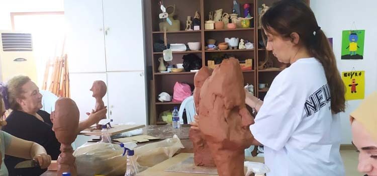 Girne Belediyesi Kültür Sanat Eğitimleri kapsamında düzenlenen heykel kursu başladı.