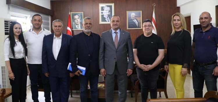 Maliye Bakanı Alişan Şan, Kıbrıs Türk Taşınmaz Mal Değerlendirme Uzmanları Derneği Yönetim Kurulu Üyelerini kabul etti.