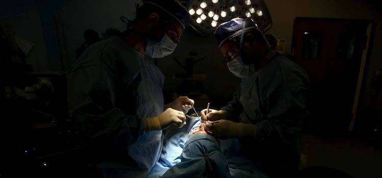 Avustralya'nın başkenti Canberra'da ameliyatla bir kadının beyninden 8 santimetre uzunluğunda canlı solucan çıkarıldı.