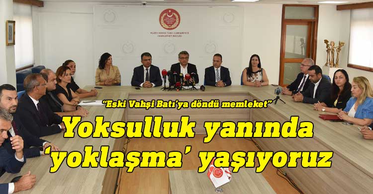 Cumhuriyetçi Türk Partisi (CTP) Genel Başkanı Tufan Erhürman, ülkenin, "en kritik" ekonomik bunalımla karşı karşıya olduğunu belirterek, “Biz sadece yoksullaşmıyoruz, piyasa koşullarında dikkate alınmayan, görmezden gelinen bir unsur haline de geliyoruz yani yoksullaşmanın yanında bir de ‘yoklaşma’ yaşıyoruz” dedi.