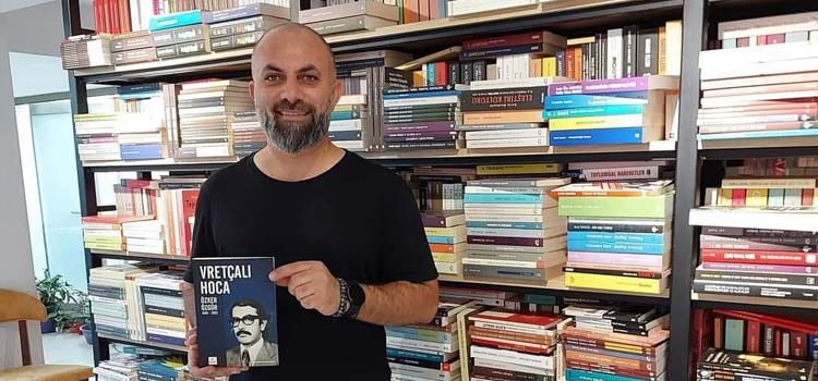 Dr. Abdullah Korkmazhan’ın yeni kitabı, “Vretçalı Hoca, Özker Özgür 1940-2005” Baranga Yayınları'ndan çıktı.